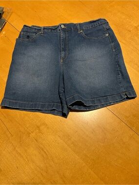 Gloria Vanderbilt Medium Blue Denim Shorts